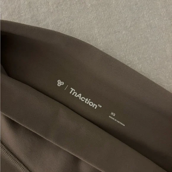 Aritzia TNAction High-Waist Flare Leggings in Taupe - Picture 1 of 5